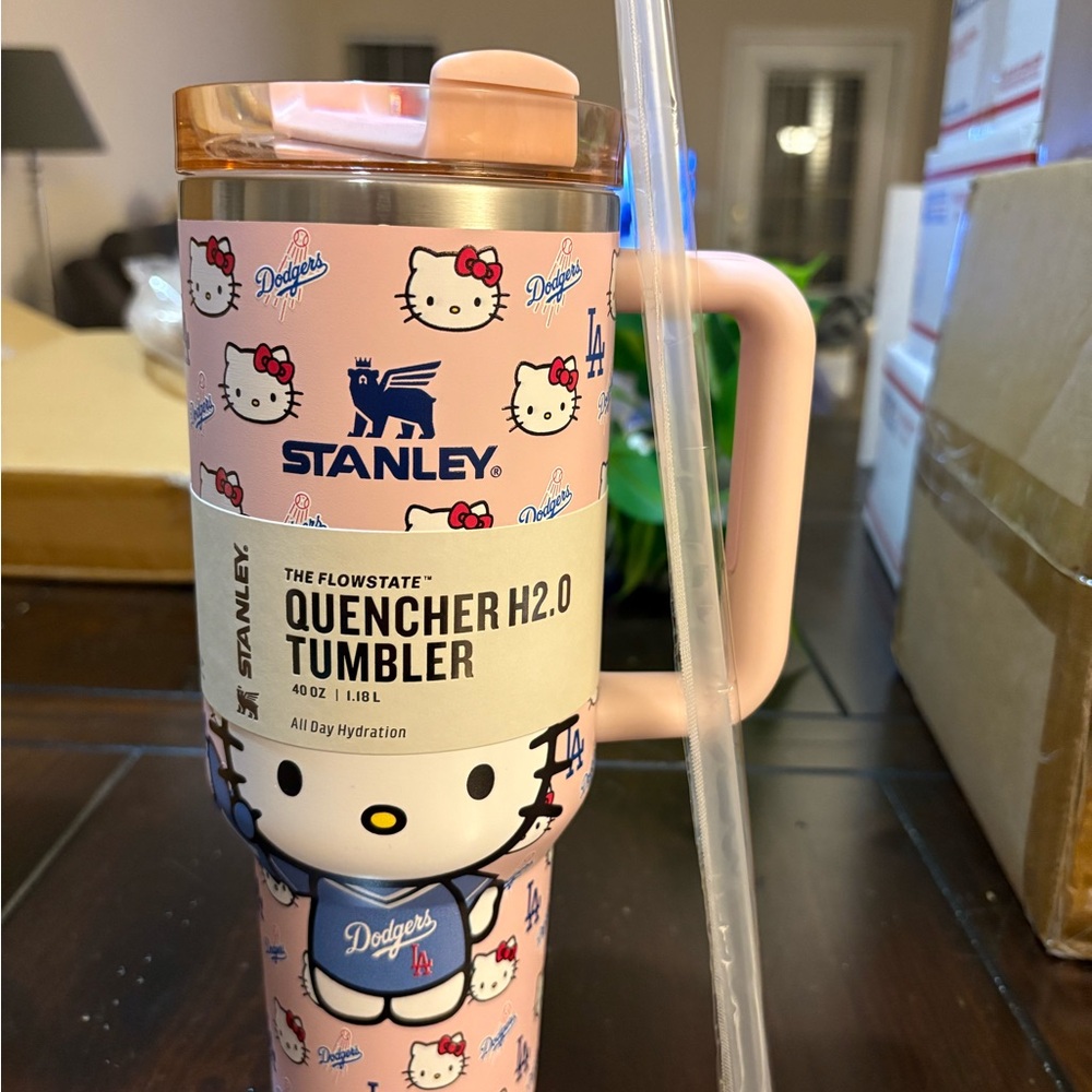 Stanley Hello Kitty LA Dodgers Tumbler, Pink - Picture 8 of 8